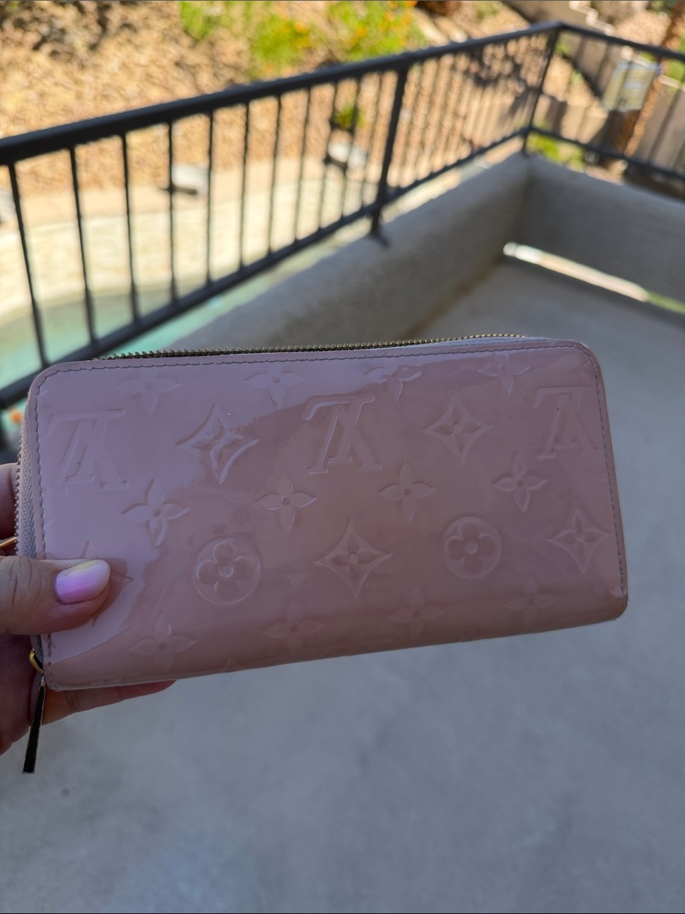 AUTHENTIC Louis Vuitton Vernis Blush Pink Zip Around Wallet